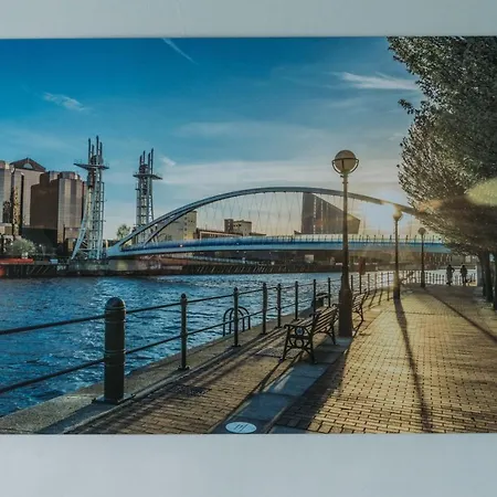 Apartment **ten Minutes From City Centre** Manchester