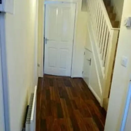 Lovely 3 Bed House Nr Etihad Stadium & Centre Holiday home Manchester
