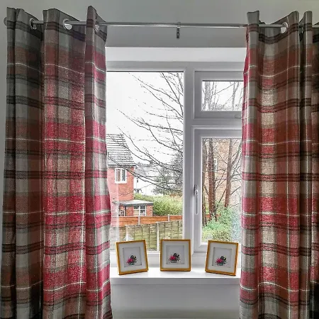 Gorgeous 3 Bed Near Airport Tatil Evi Manchester