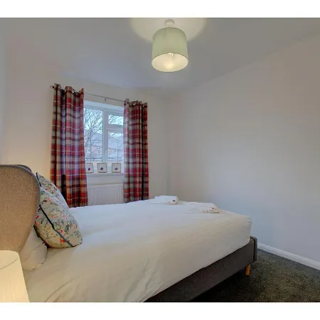 Gorgeous 3 Bed Near Airport Holiday home