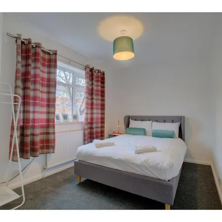 Gorgeous 3 Bed Near Airport Tatil Evi Manchester