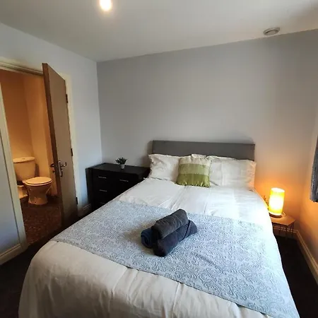 Two Bedroom Spacious * Manchester