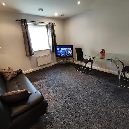 Apartment Two Bedroom Spacious *