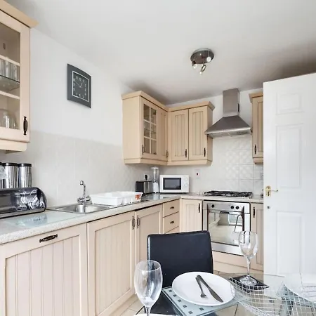 Guest house My-places Abbotsfield Court Townhouse 4 4*