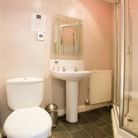 מלון Oyo Ladybower 3*