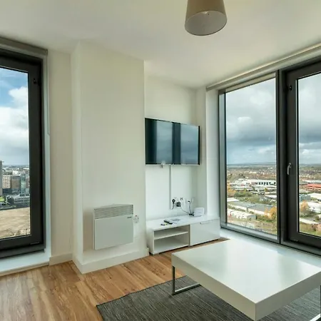 Bright In Media City With Stunning Views Of The City