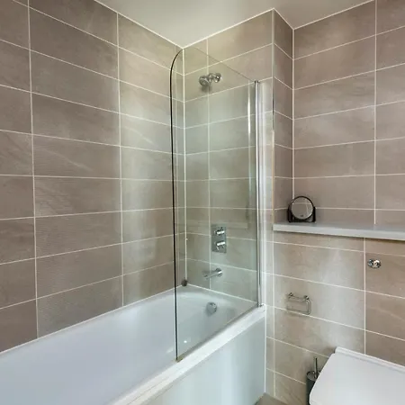 Apartment Bright In Media City With Stunning Views Of The City