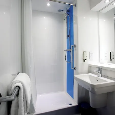 Hotel Travelodge Central 3*