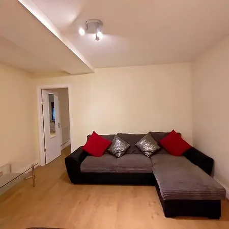 You'll Love This Large Town House Апартаменты