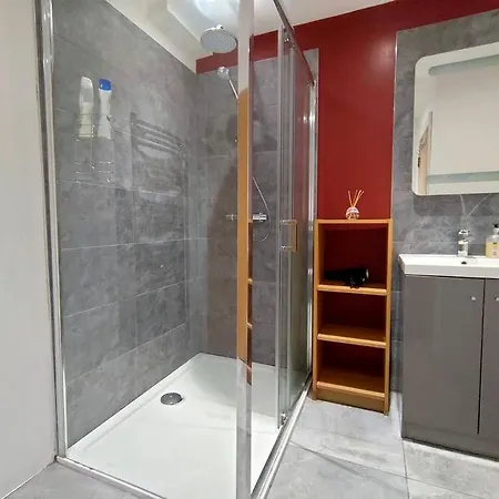 You'll Love This Large Town House Апартаменты *