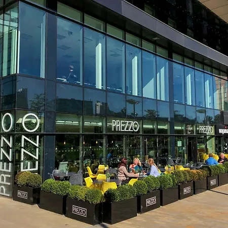 Bright In Media City With Stunning Views Of The City *