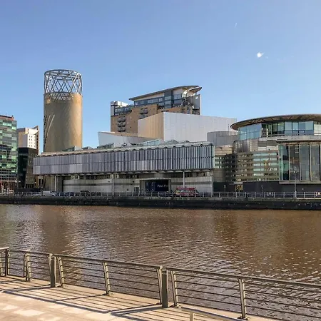Bright In Media City With Stunning Views Of The City *