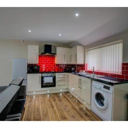 Large Top Floor Pad, Perfect For Up To 8. Nq, Mcr! דירה *