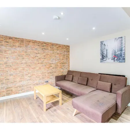 Perfect Pad For A Night Out, Up To 4. Nq, Mcr!