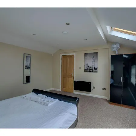 Large Top Floor Pad, Perfect For Up To 8. Nq, Mcr! Manchester