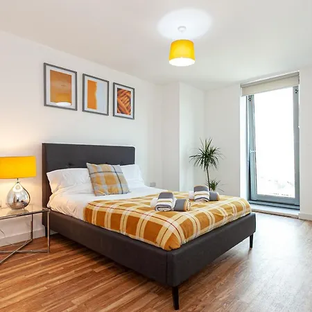 Apartment X1 Media City 3 Bedroomed Free Wifi & Free Parking