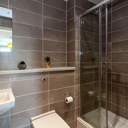 X1 Media City 3 Bedroomed Free Wifi & Free Parking *
