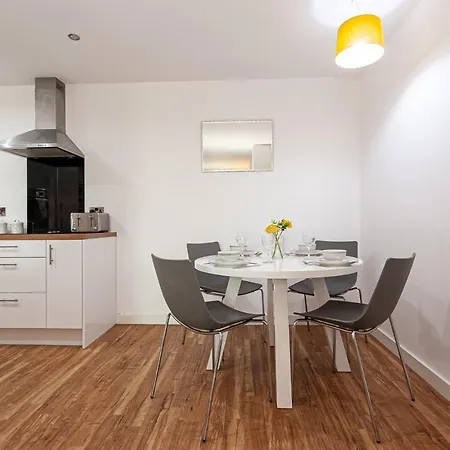 X1 Media City 3 Bedroomed Free Wifi & Free Parking *