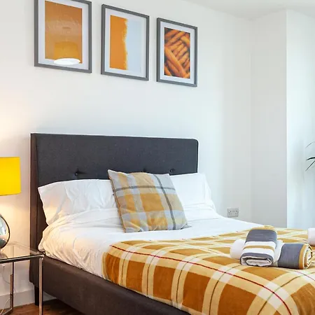 Apartment X1 Media City 3 Bedroomed Free Wifi & Free Parking