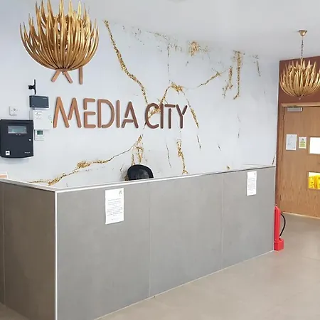 X1 Media City 3 Bedroomed Free Wifi & Free Parking *