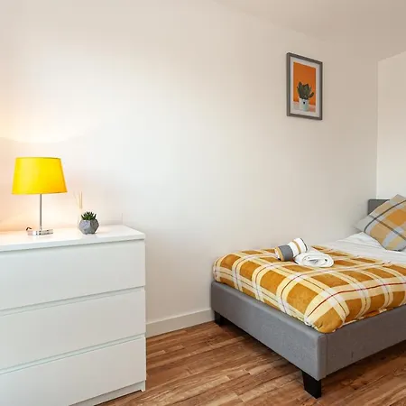 X1 Media City 3 Bedroomed Free Wifi & Free Parking *
