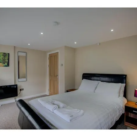 Large Top Floor Pad, Perfect For Up To 8. Nq, Mcr! * Manchester