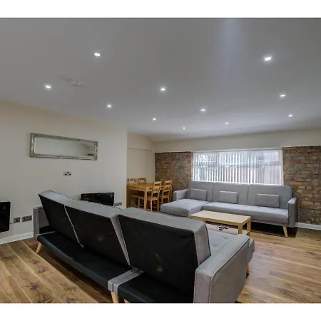 Apartmán Large Top Floor Pad, Perfect For Up To 8. Nq, Mcr! *