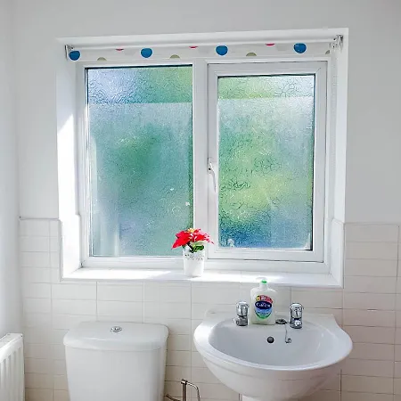 Apartment Airport Lounge - 3 Bed - 6 Persons Manchester