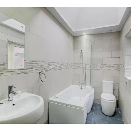 Cosy, Comfy Pad For A Night Out, Up To 4. Nq, Mcr! * Μάντσεστερ