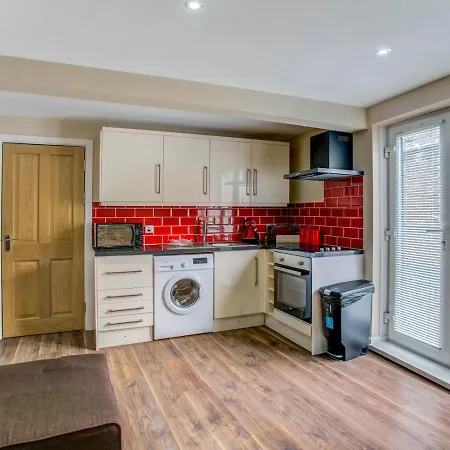 Perfect Pad For A Night Out, Up To 4. Nq, Mcr!