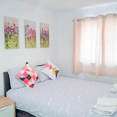 Apartment Airport Lounge - 3 Bed - 6 Persons *