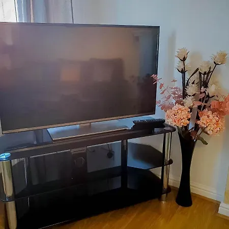 Airport Lounge - 3 Bed - 6 Persons