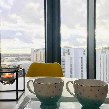 The Media City Vista- Apt, Great Views *