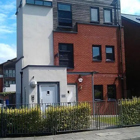 Premier Short West Didsbury * Manchester