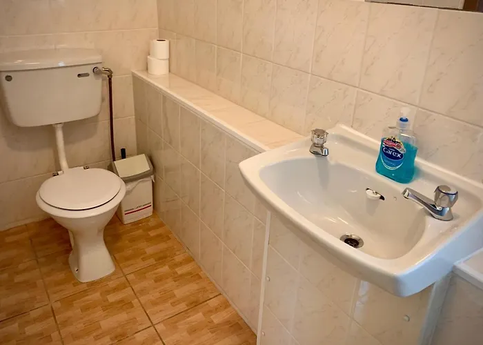 - Free Parking Guest house Manchester