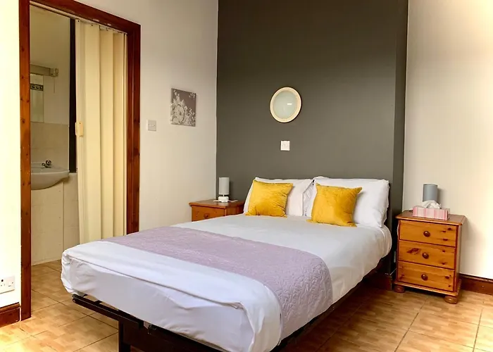 - Free Parking Guest house *