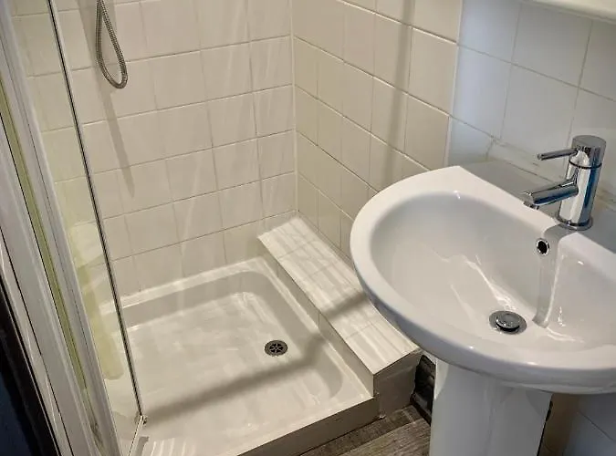 - Free Parking * Manchester