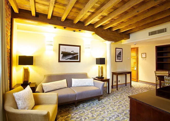 Marriott Victoria & 4*