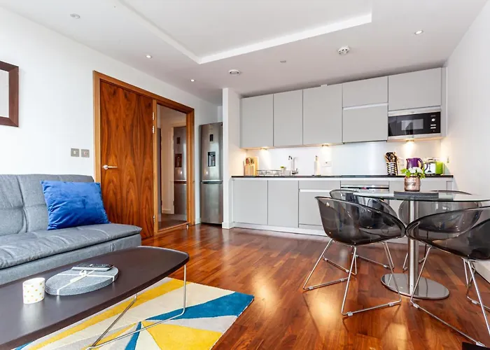 Esquire Media * 맨체스터