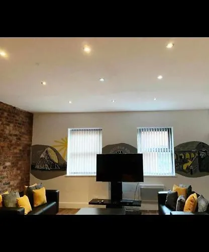 Spacious Shude Hill With Balcony