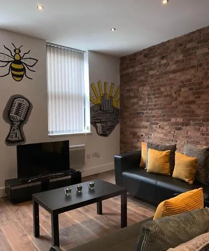 Spacious Shude Hill With Balcony