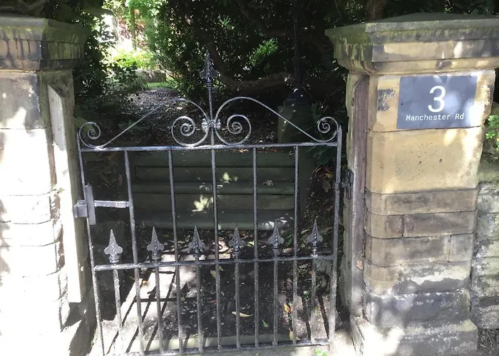 Chorlton Garden Rooms. Relax, Work, And Play. *