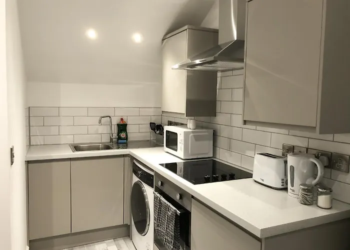 10min To - Free Parking - Private - Contractor Friendly *