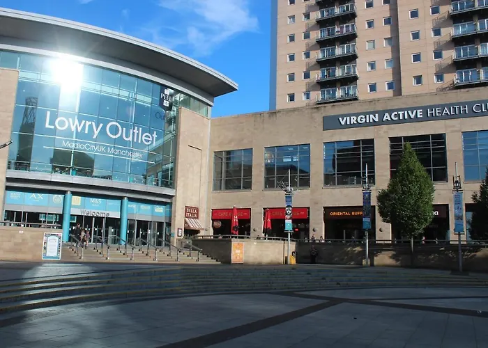 Esquire Media * مانشستر