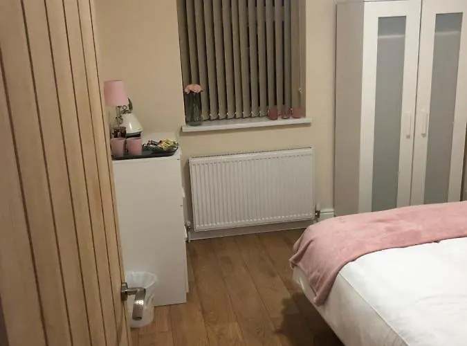 Oda ve Kahvaltı Big Rusholme With Tv And Private Bathroom-parking&wifi