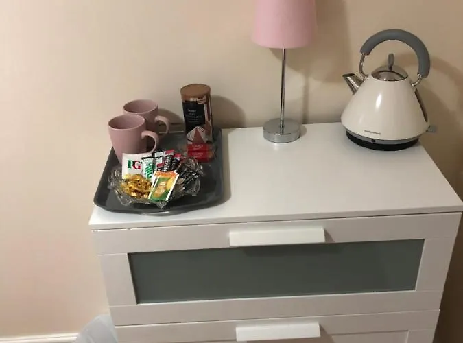 Nocleg ze śniadaniem Big Rusholme With Tv And Private Bathroom-parking&wifi