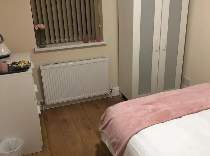 Big Rusholme With Tv And Private Bathroom-parking&wifi * Manchester