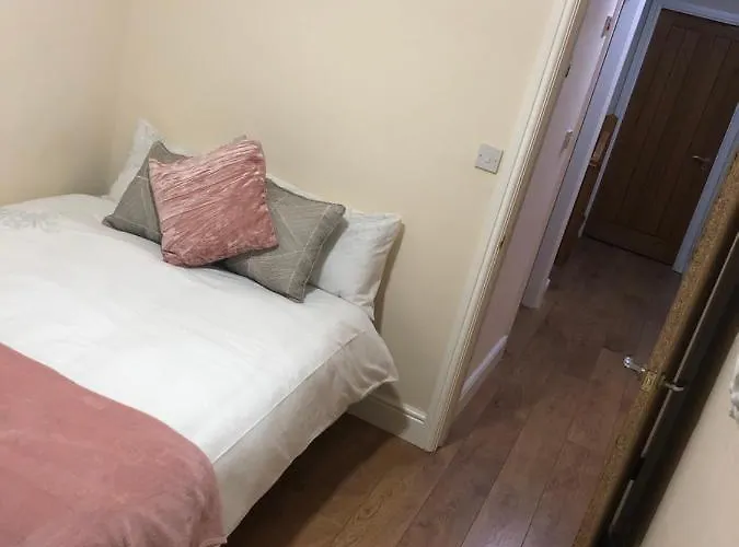 Big Rusholme With Tv And Private Bathroom-parking&wifi * Manchester