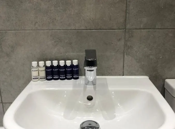 Big Rusholme With Tv And Private Bathroom-parking&wifi Manchester