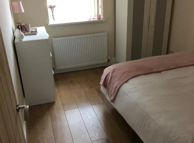 Bed & Breakfast Big Rusholme With Tv And Private Bathroom-parking&wifi Manchester